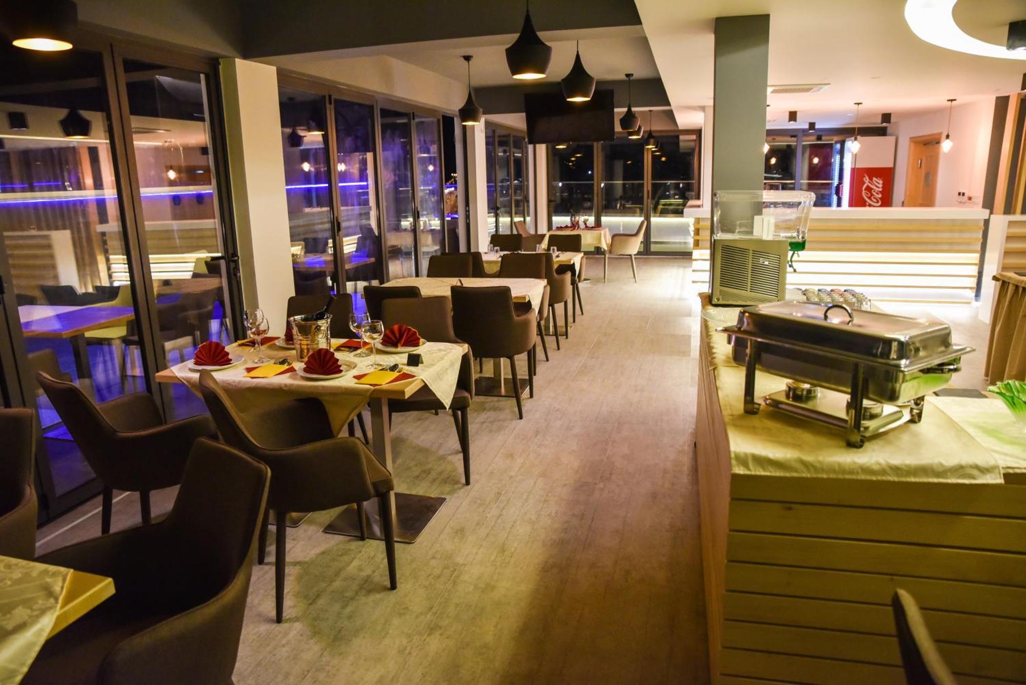 Hotel Evropa Улцин Екстериор снимка