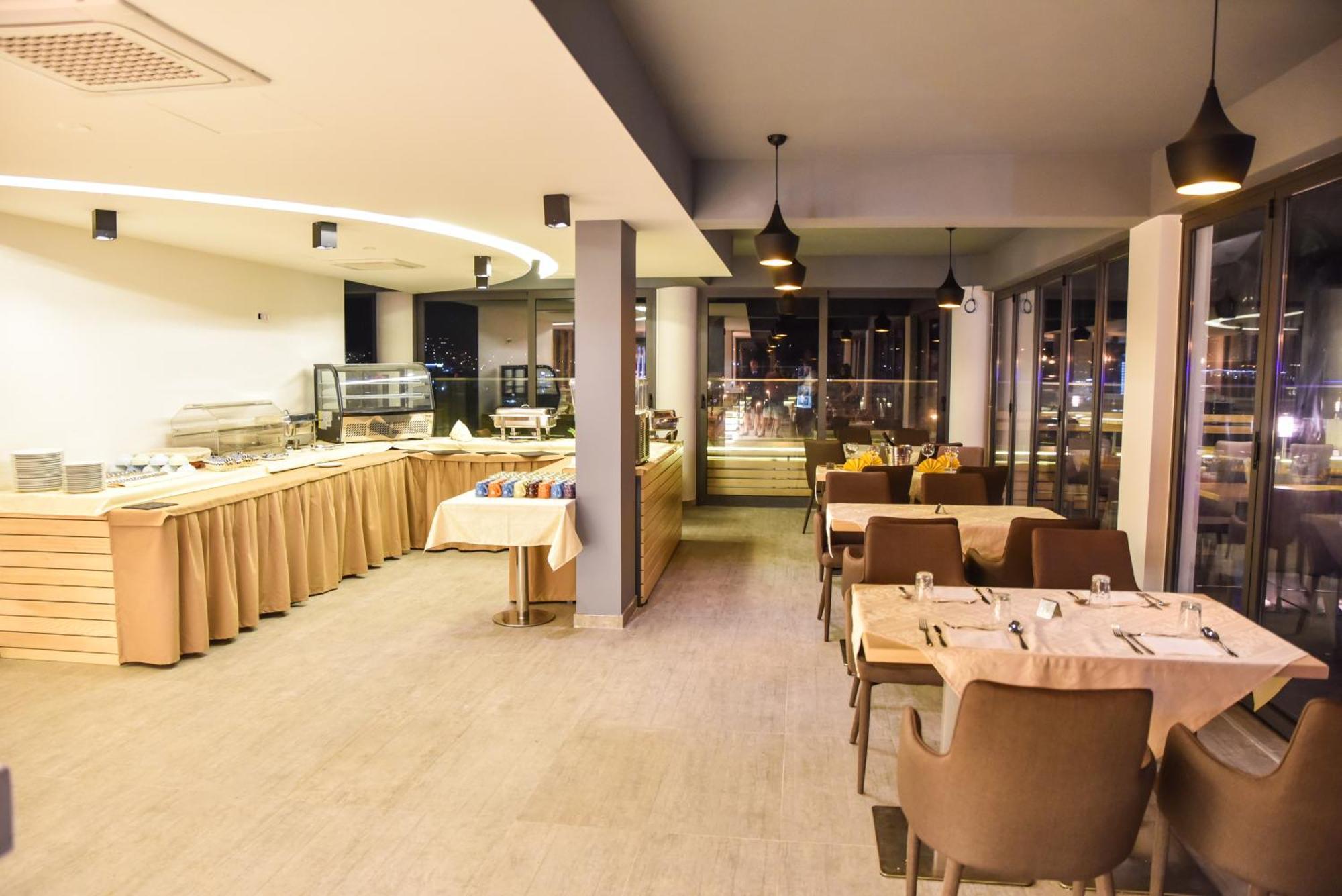 Hotel Evropa Улцин Екстериор снимка