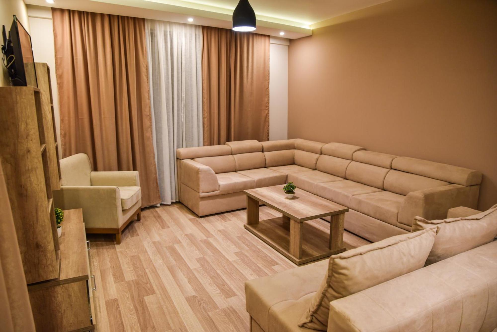 Hotel Evropa Улцин Екстериор снимка