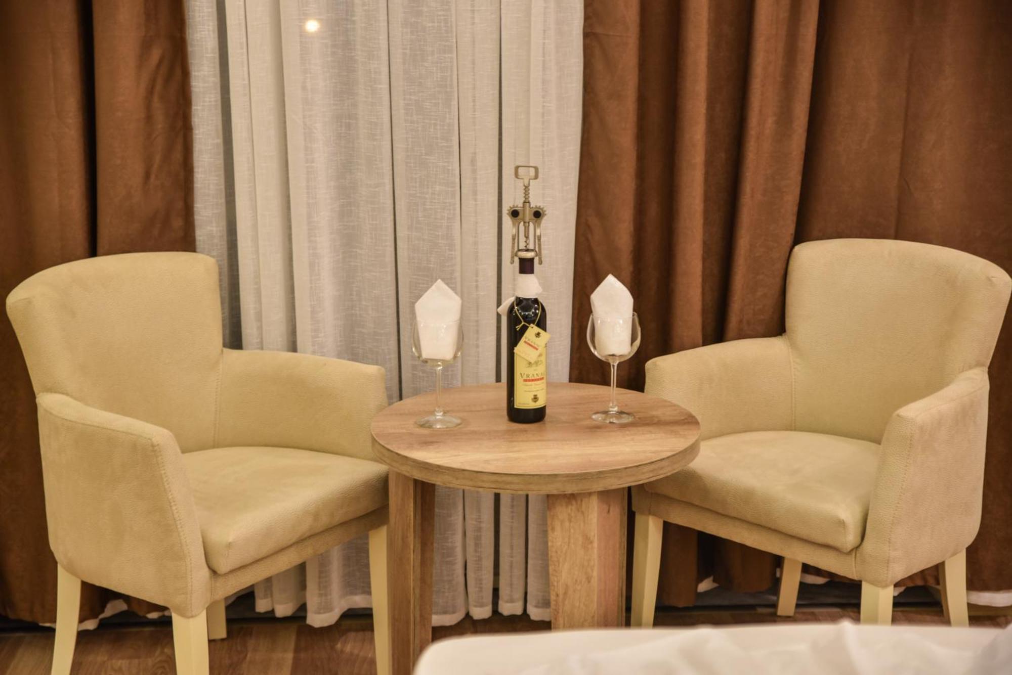 Hotel Evropa Улцин Екстериор снимка
