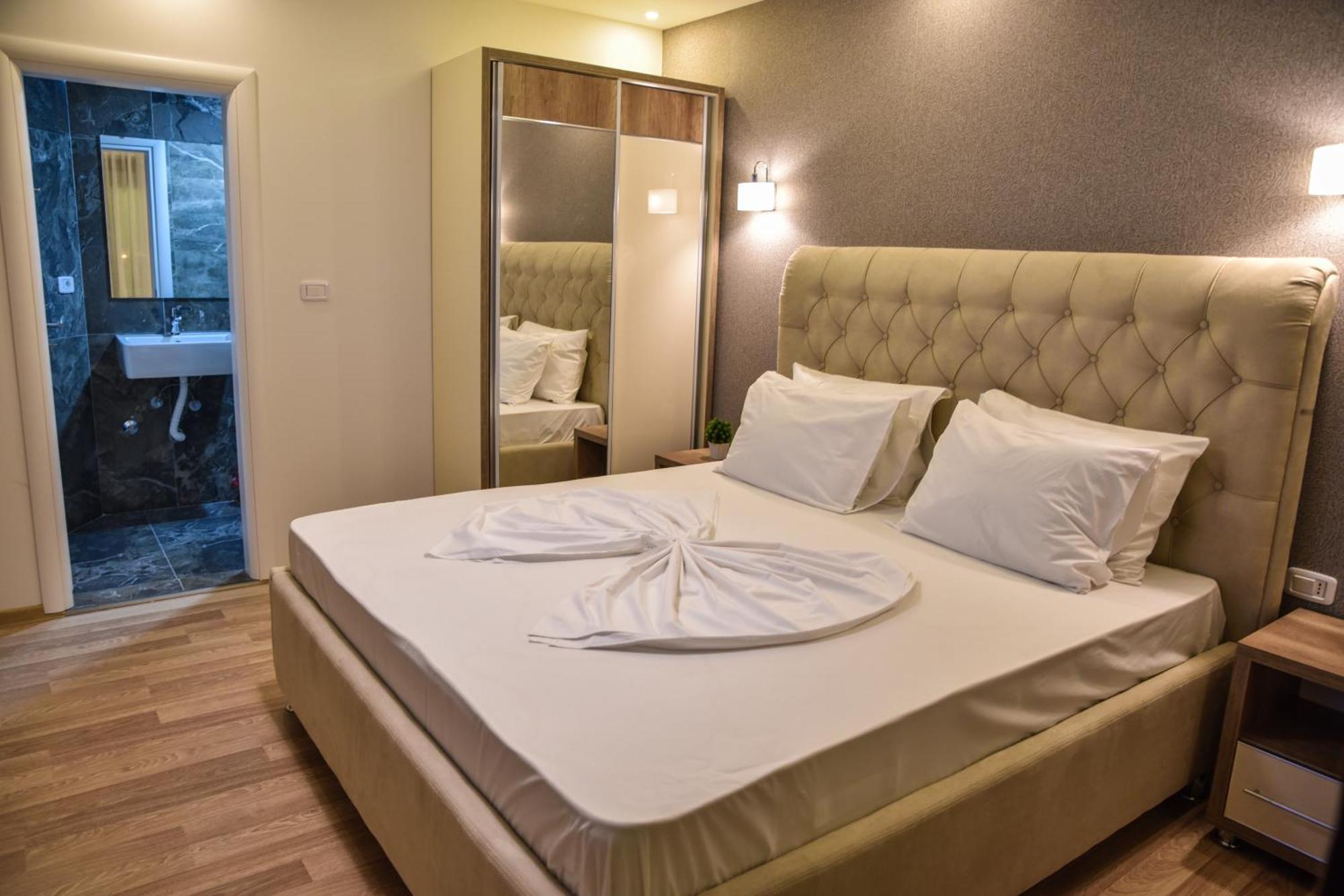 Hotel Evropa Улцин Екстериор снимка