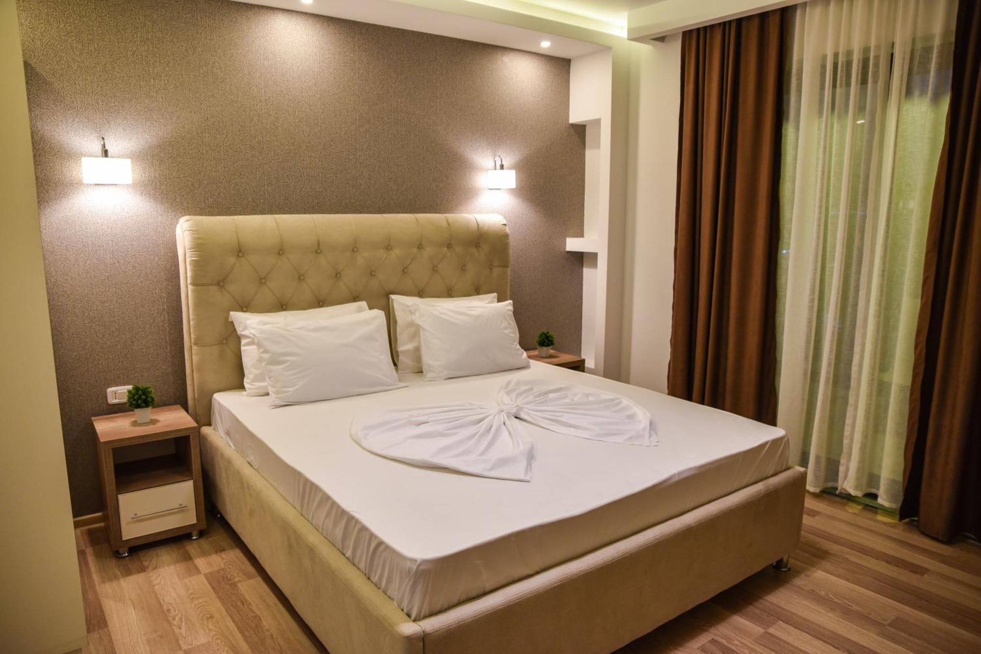 Hotel Evropa Улцин Екстериор снимка