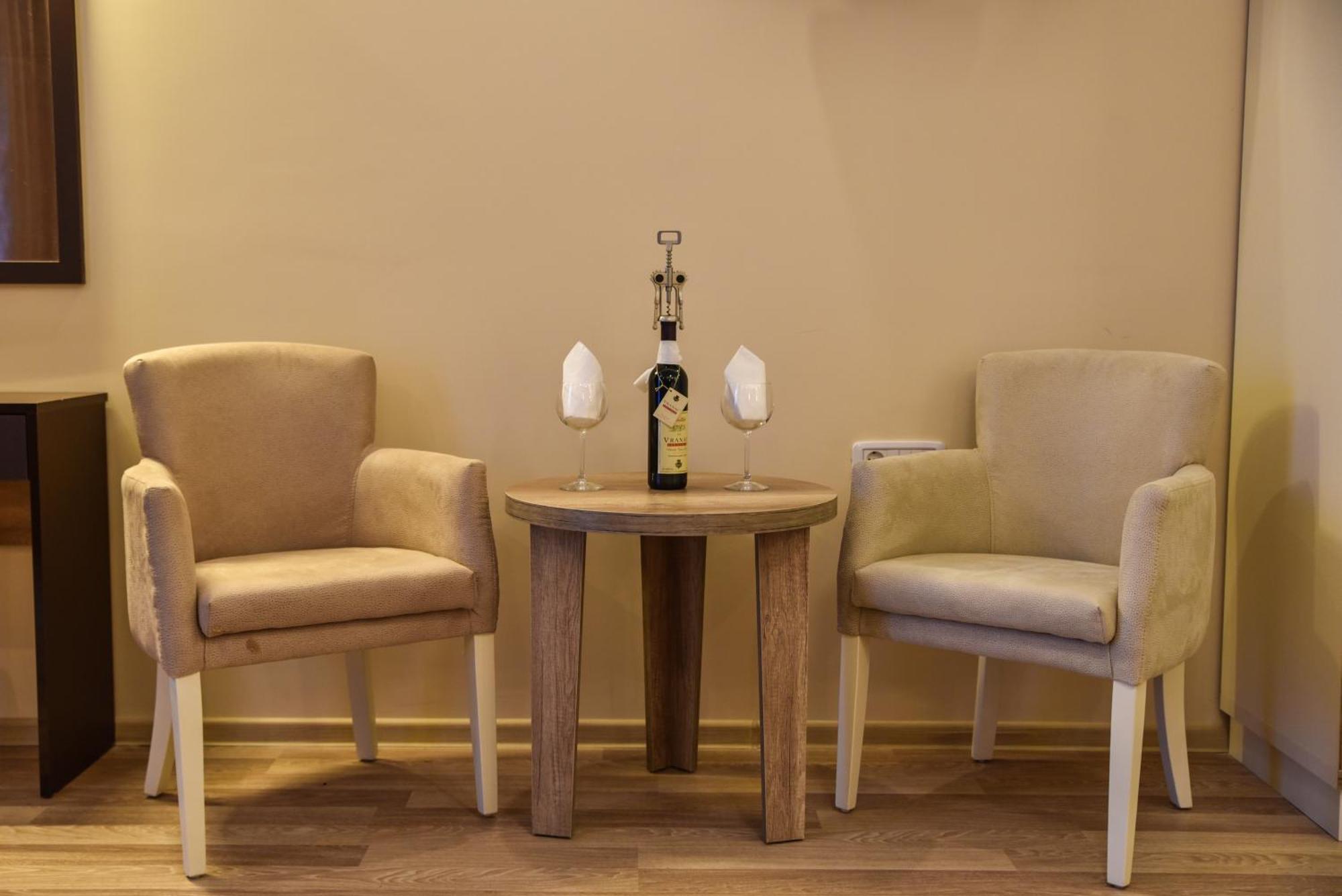 Hotel Evropa Улцин Екстериор снимка