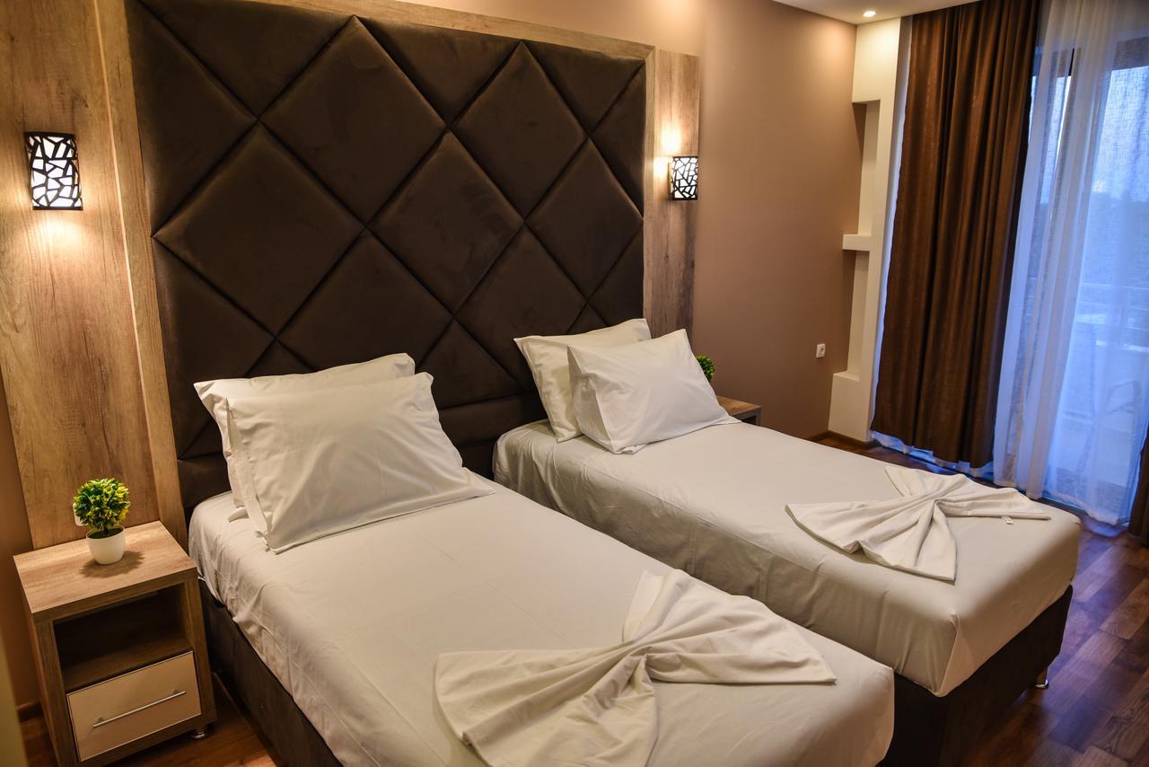 Hotel Evropa Улцин Екстериор снимка