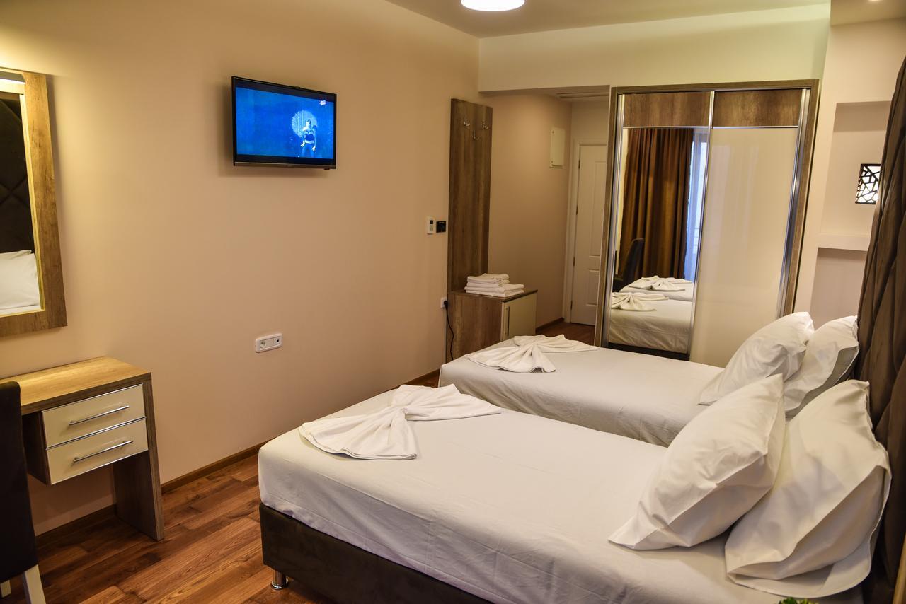 Hotel Evropa Улцин Екстериор снимка
